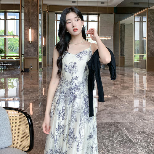 奢姿大码女装2025秋装新款胖妹妹宽松吊带裙小V领印花长款连衣裙 商品图2