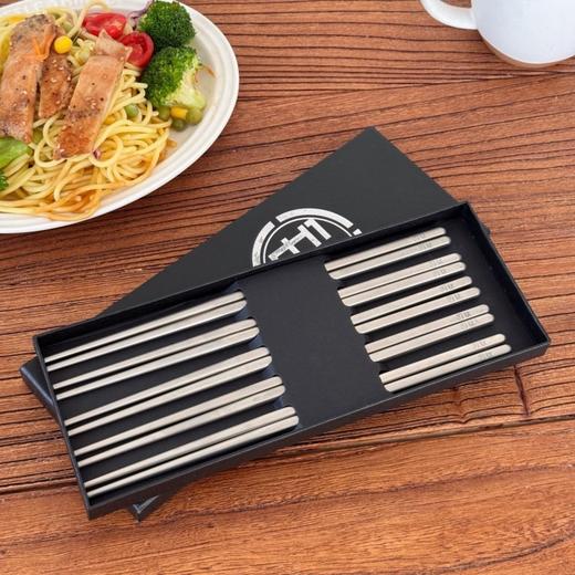 URYAU悠雅 纯钛筷子礼盒5双装 隔热防烫耐高温，耐用不易腐蚀，防滑设计夹取稳当，一体成型无缝一接，每一餐都是仪式感！ 商品图8