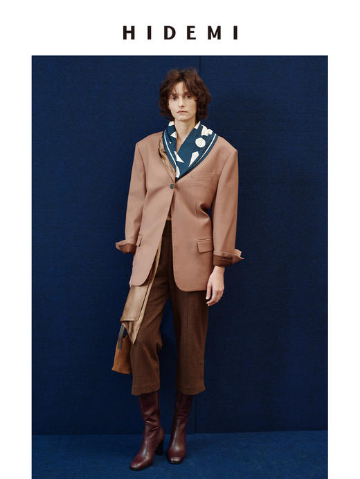 HIDEMI 进口极细精纺羊毛定染高级豆沙裸灰粉色纯醋酸丝巾多穿式廓形西装外套 商品图3