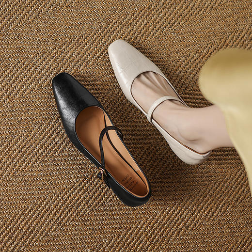 【预售5天】米白色浅口玛丽珍鞋女新款一字带粗跟方头法式绝美单鞋DS&1672 商品图3