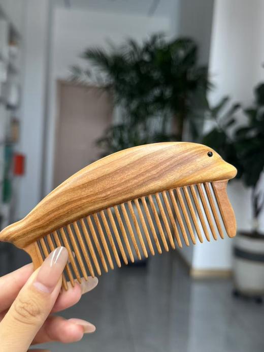 《桃木系列-桃木梳》带柄桃木梳/海豚桃木梳：齿体圆润，手感舒适，100%纯桃木质感满满 商品图2