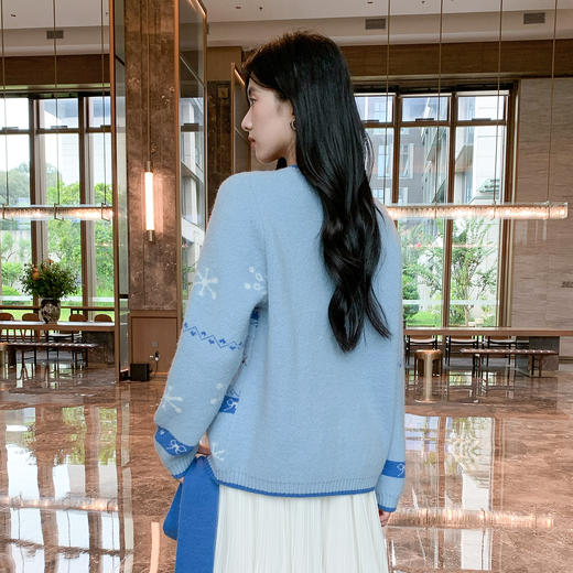 奢姿大码女装2025秋季新款胖妹妹时尚减龄撞色冬日风长袖针织开衫9653335186 商品图3