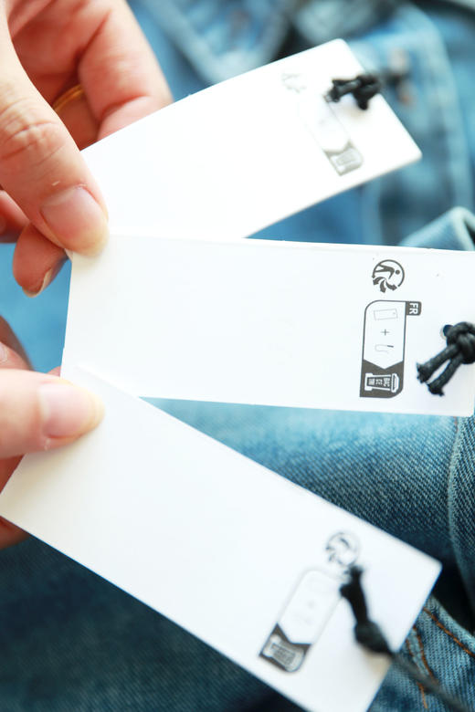 霓红配上那抹蓝，初识般美好。水洗复古丹宁宽松牛仔外套C082060 商品图13