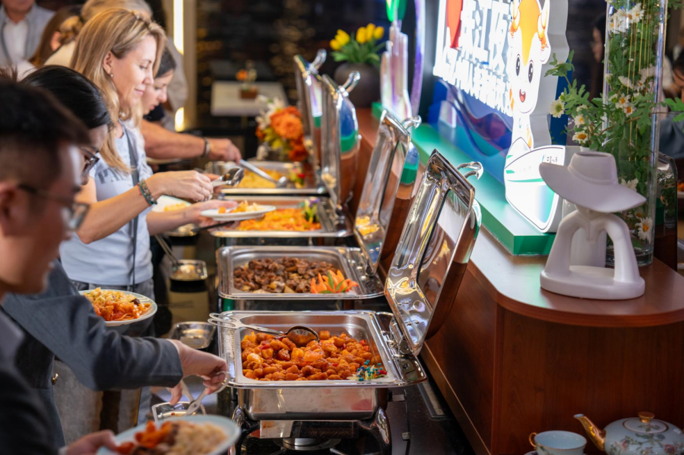 “星河灿烂 因你心动”主题航班