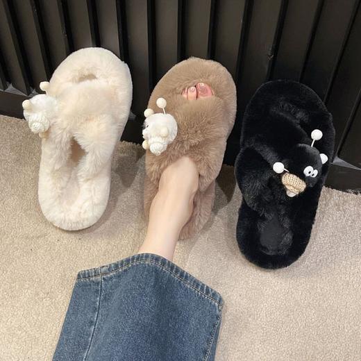 【卡通可爱❗️外穿毛绒绒棉鞋】踩云朵般的舒适体验，鞋底特别添加纹理防滑设计，居家行走更安心，让温暖与时尚同步上线～ 秋冬季新款百搭，可爱毛毛绒保暖棉拖L 商品图1