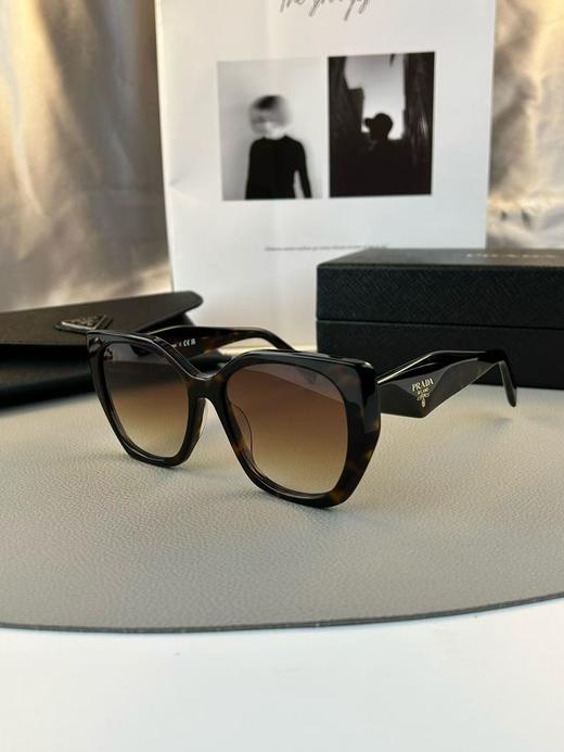 普拉达 复古猫眼形时尚太阳镜PR19ZS(ZT*JH) 商品图4