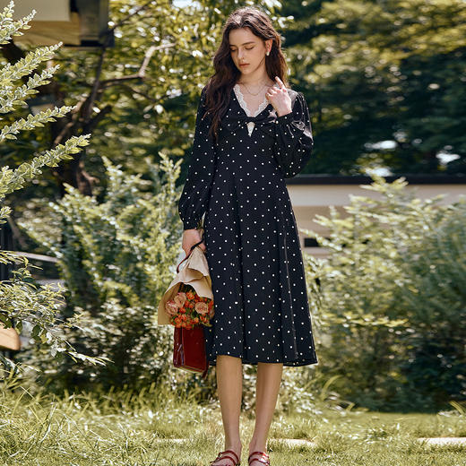 OLrain欧芮儿黑色波点V领扭结收腰显瘦系带连衣裙女秋季2025新款 商品图3