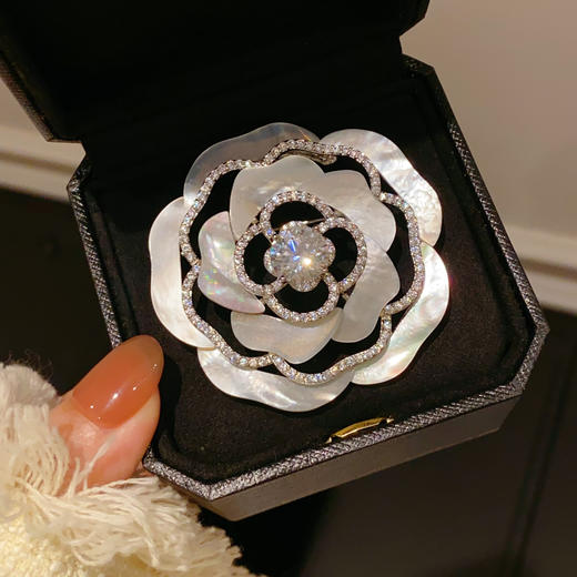 气质晚宴胸花贝母山茶花玫瑰花胸针 商品图3