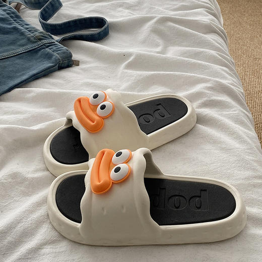 【百搭时尚❗️踩屎感软底拖鞋】亲肤透气「久穿不累」立体卡通轻盈可爱不闷脚，软底夏季学生宿舍，居家外穿拖鞋男女款L 商品图0