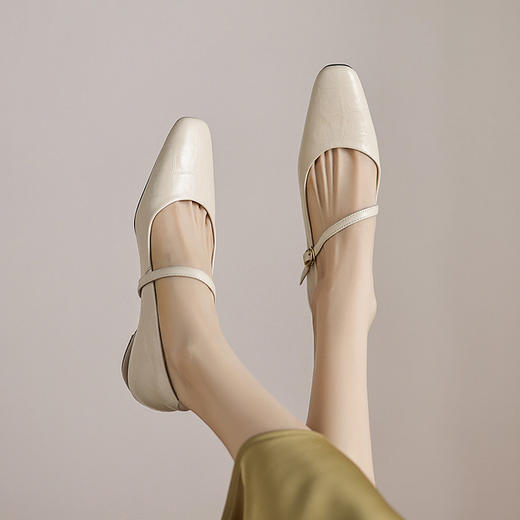 【预售5天】米白色浅口玛丽珍鞋女新款一字带粗跟方头法式绝美单鞋DS&1672 商品图4