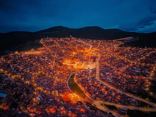 （越野车）川西·秋季10—14天：华尖山、措普沟、格聂神山、色达、玛嘉沟、稻城亚丁、达古冰川、丹巴彩林、色达、金川 商品图1