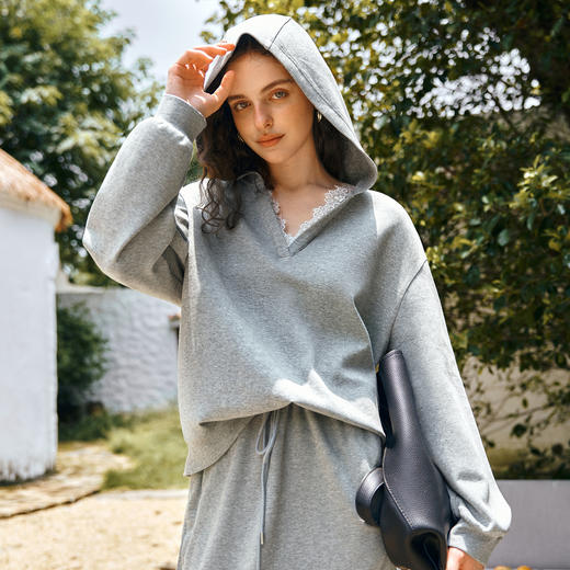 OLrain欧芮儿休闲拼接蕾丝花边V领连帽卫衣女秋季2025新款上衣 商品图0