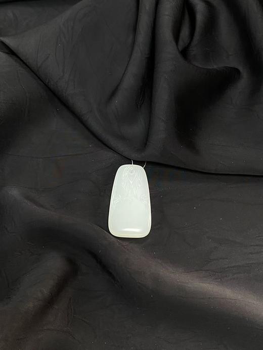 【于田产和田羊脂白无事牌挂件】编号A79710  44*24  20.9克，出证书，发货1~5天，48小时鉴赏期 商品图0