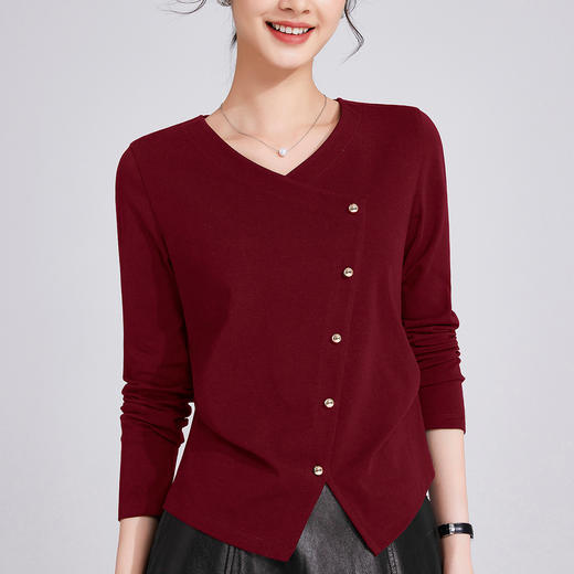 「自j」全新升级【铂金会员119/天猫159/差价40】(11136)洛诗琳新款设计感不规则纽扣上衣2025秋季V领正肩长袖T恤 商品图2