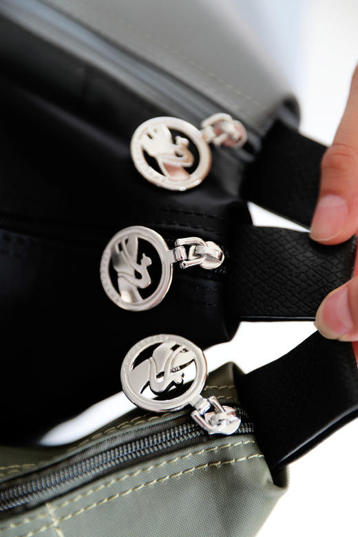 财阀千金hobo包，金属五金设计。大容量拉链闭合单肩背包C082068 商品图1