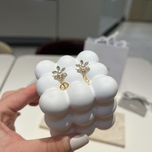 G340 D@o#r树脂珍珠太阳花耳环 商品图1