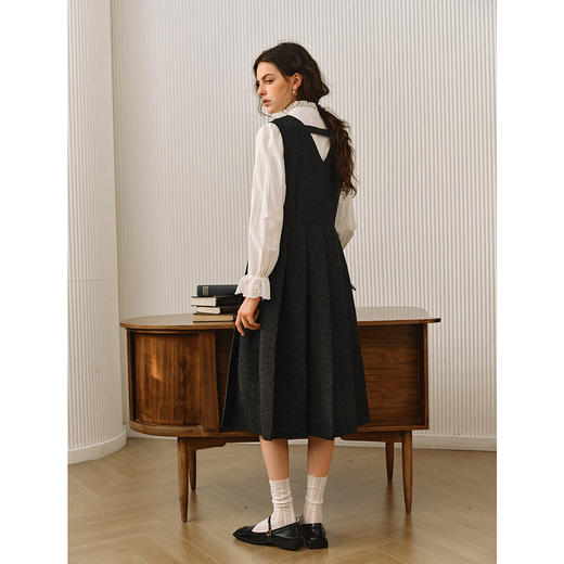 OLrain欧芮儿2025新款女秋季通勤圆领斜扣百褶无袖背心叠穿连衣裙 商品图3