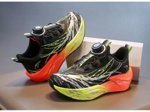 🌈【品牌直发】AFJI新款儿童旗舰版旋钮扣夜光运动鞋8318 😄2025秋季新款！有小朋友超喜欢的夜光元素，🌿晚上回家再也不怕黑啦！ 旋钮扣的设计，🎀也不用担心跑步玩耍鞋带松了！ 商品图4