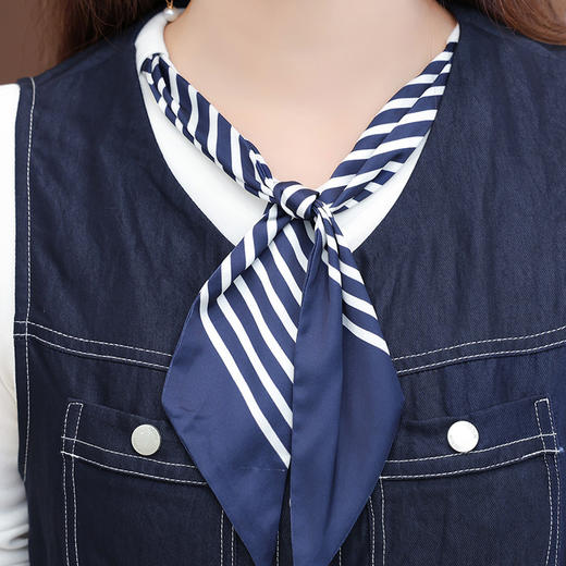 QYM 25A07-Y时尚三件套裤牛仔套装马甲+小衫+直筒阔腿裤套装 商品图3