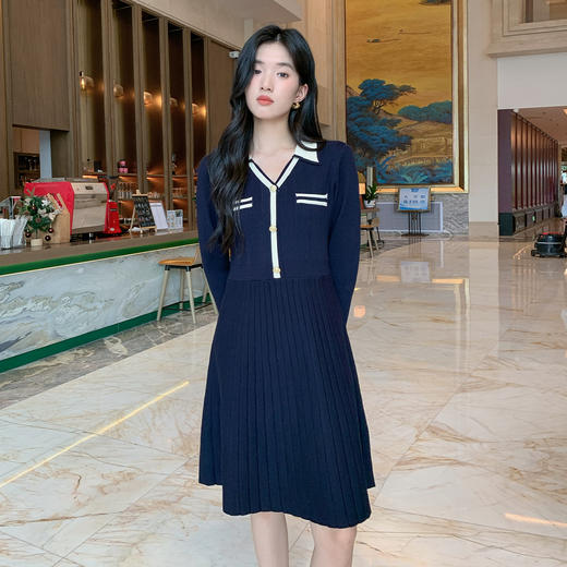 奢姿大码女装2025秋季时尚减龄撞色翻边V领气质简约针织连衣裙9853869908 商品图1