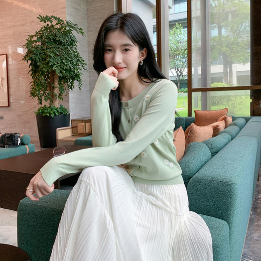 奢姿大码女装2025秋季时尚雏菊刺绣上衣胖妹妹清新减龄针织开衫9653669901 商品图2