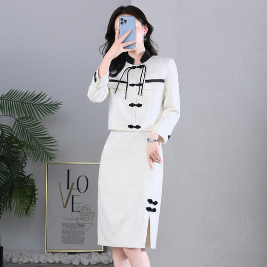 SNX25592025年秋装新款新中式风立领盘扣提花垫肩短款外套女 商品图2