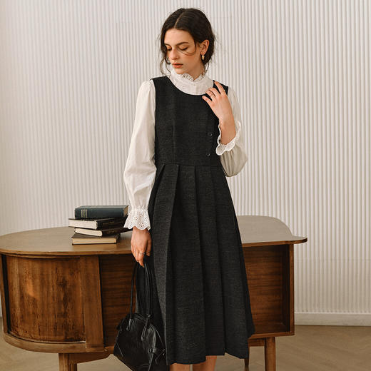 OLrain欧芮儿2025新款女秋季通勤圆领斜扣百褶无袖背心叠穿连衣裙 商品图0