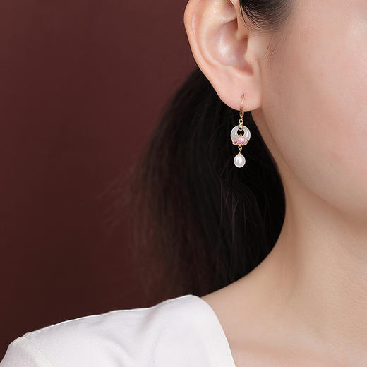 和田玉S925纯银镀金珍珠莲花，珐琅国潮古风耳坠耳钩CW-EG02368 商品图3