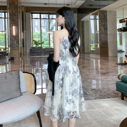 奢姿大码女装2025秋装新款胖妹妹宽松吊带裙小V领印花长款连衣裙 商品图3