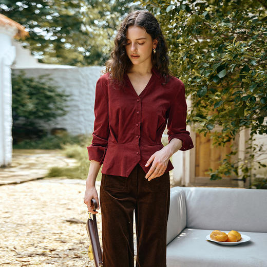 OLrain欧芮儿2025新款女秋季气质复古红通勤收腰灯芯绒翻领衬衫 商品图3