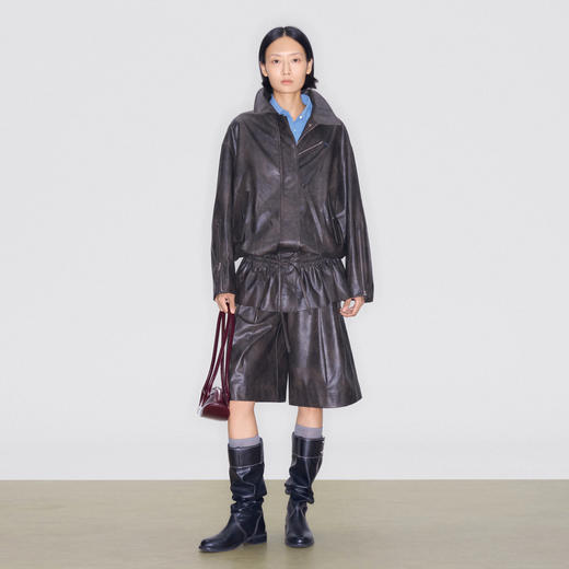 马君妍同款lost in echo2025早秋新款帅气宽松显瘦压褶A型宽松中长PU裤子女 商品图3