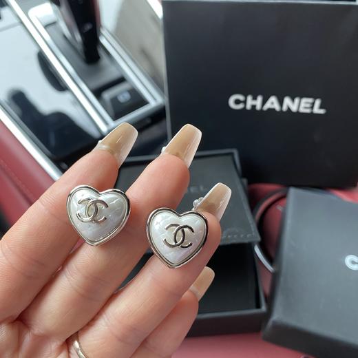 G342银边天然贝母爱心双c耳钉 商品图1