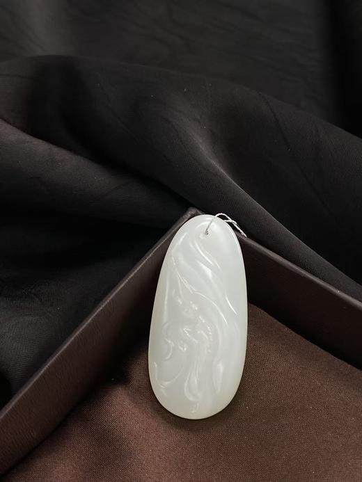 【于田产和田羊脂白飞天挂件】编号D17468,49*24，16.9克，出证书，发货1~5天，48小时鉴赏期 商品图0