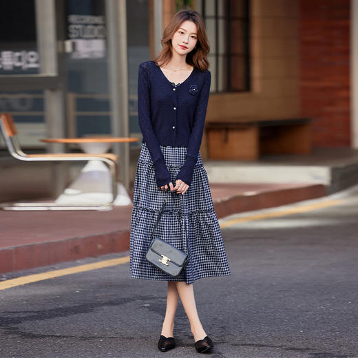 HR ABS25136法式时尚套装显瘦针织衫吊带连衣裙两件套配围巾 商品图1