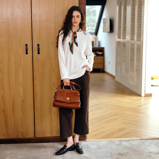 OLrain欧芮儿镂空刺绣圆领套头T恤秋季2025新款休闲百搭简约上衣 商品图2