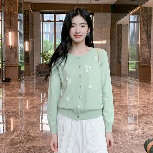 奢姿大码女装2025秋季时尚雏菊刺绣上衣胖妹妹清新减龄针织开衫9653669901 商品图4
