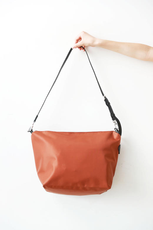 财阀千金hobo包，金属五金设计。大容量拉链闭合单肩背包C082068 商品图4