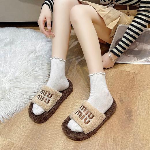 【穿出大长腿❗️厚底毛毛拖鞋女】采用亲肤细腻舒适材质，出行不闷脚，厚底轻盈时尚百搭，秋冬季仿羊羔毛茸茸，网红时尚家居外出棉拖鞋L 商品图1