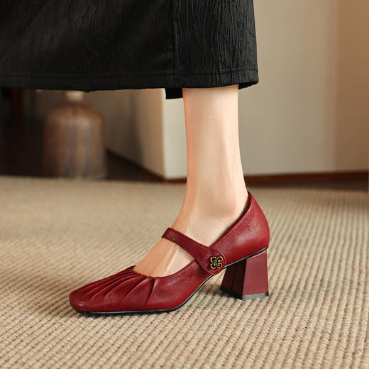 【预售5天】文艺复古酒红色真皮单鞋气质小羊皮褶皱方头高跟玛丽珍鞋女WC&M2576 商品图0