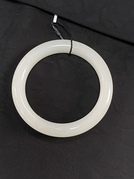 【于田产和田玉白玉平安镯】编号WAHM258126492 52# 45克，出证书，发货1~5天，48小时鉴赏期 商品图0