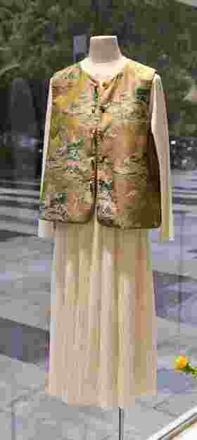 588859两面穿国风马甲 一面绿色一面金丝绒黑色