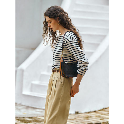 OLrain欧芮儿2025新款女秋季休闲一字领宽松刺绣条纹T恤长袖上衣 商品图3