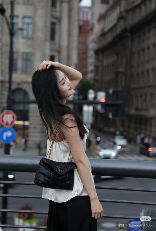 【Y*L大牌puffer黑金云朵包】完美融合了云朵般的奢柔触感、超越尺寸的实用容量、以及标志性的摩登设计-YOEO 商品图12