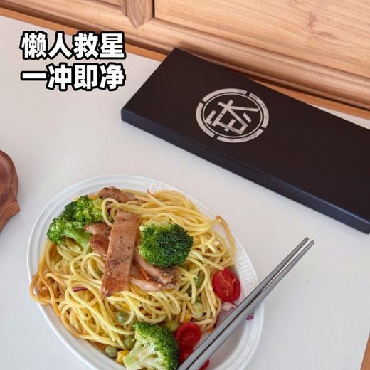 URYAU悠雅 纯钛筷子礼盒5双装 隔热防烫耐高温，耐用不易腐蚀，防滑设计夹取稳当，一体成型无缝一接，每一餐都是仪式感！ 商品图6