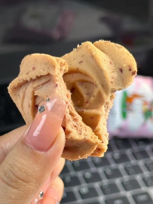 【七夕限定】没想到我会被一个零食❤️浪漫到~ 颜值与美味并存的曲奇你们吃过吗？lepetitprince小王子霸气牛奶玫瑰曲奇 盒马在售💰29.8一盒 今天💰29.9三小盒、35.8两大盒 🌹 商品图5