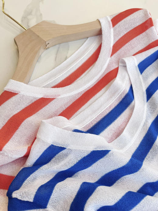 这件太太太好看了【海岸线凉感天丝条纹防晒针织衫HJZMCE074】独特的掐腰设计凸显身材曲线！一衣两穿，夏季必备超洋气慵懒感~ 商品图3