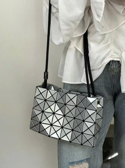 🔥【三宅一生爆款合集】绚丽色彩🌈给春夏带来无限活力！店铺排队火爆程度堪比包包届的iphone店大方洋气，提升衣品⚡ 商品图13