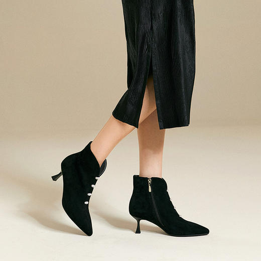千百度羊皮细高跟时装靴女复古钻扣踝靴洋气小短靴子A25552132 商品图1