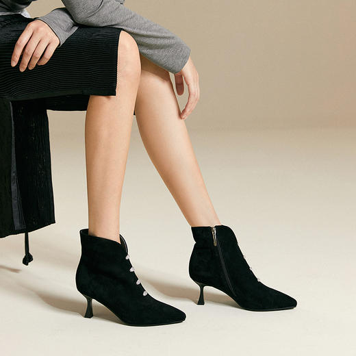 千百度羊皮细高跟时装靴女复古钻扣踝靴洋气小短靴子A25552132 商品图4