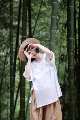 闪照第390期 躲进竹林的人